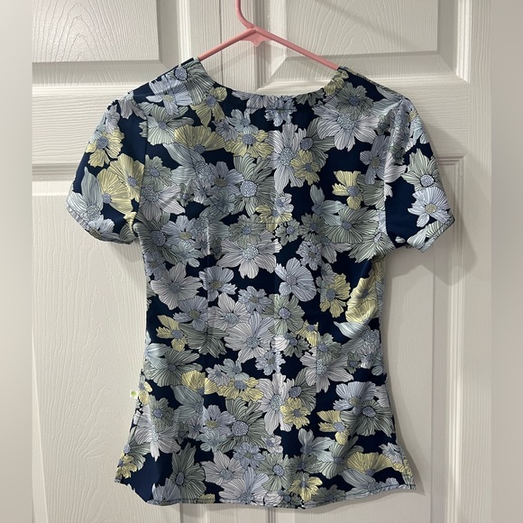 XS Healing Hands Scrub top - Picture 3 of 3